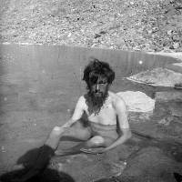 Sikandar relaxing in a pool (does he even lift?)